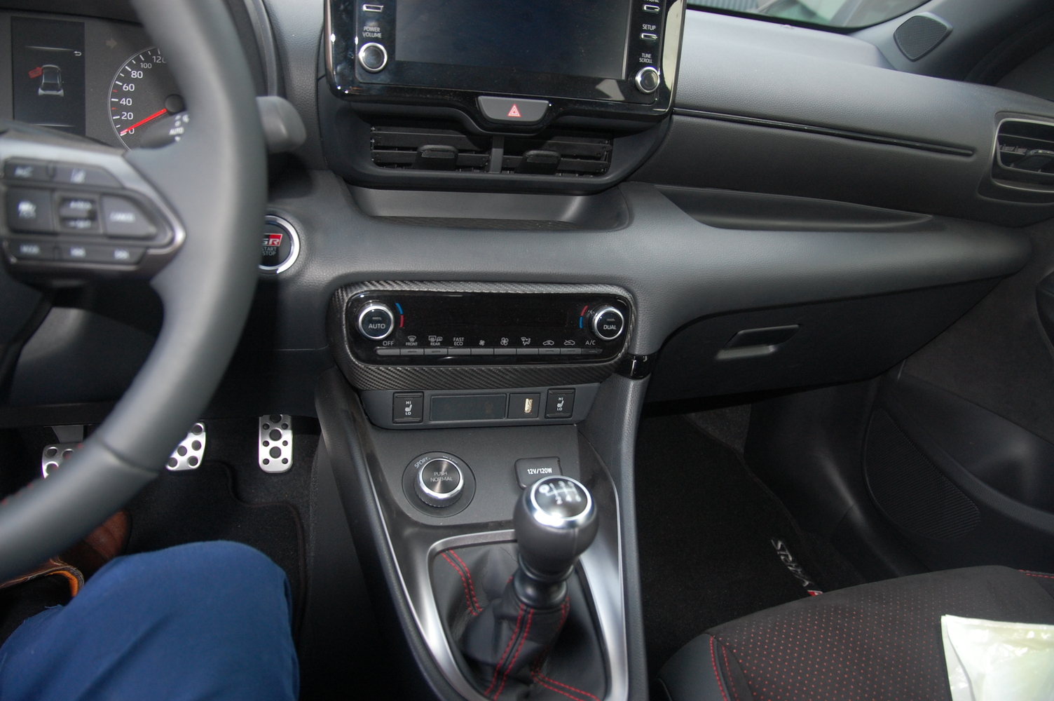 Toyota Yaris GR Gehäuse für heizung/klima-anlage aus Carbonfaser 1 Toyota Yaris GR Gehäuse für heizung/klima-anlage aus Carbonfaser