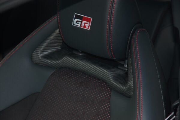 Toyota Yaris GR carbon Fiber stoel design units gemondeerd2