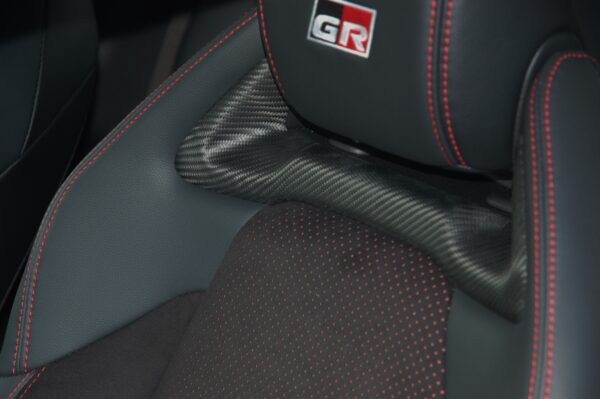 Toyota Yaris GR carbon Fiber stoel design units gemondeerd1